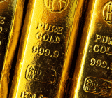 现货黄金价格上涨，因美元走势困顿，且股价走跌，之前美国的医疗改革议案投票推迟，而欧洲央行行长德拉基暗示，欧银或在今年削减刺激措施。