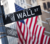 DoubleLine Capital首席执行官、“新债王”冈拉克周二进行了一场网络直播，提及了对大选、当下股市、经济等方面的看法...