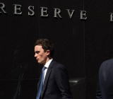 暂停加息将导致通胀回到央行目标水平略慢，但这可能有助于保持近年强劲的就业增长势头。而纽储行声明称，就业增长超过可持续水平...