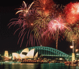 澳洲联储7月决议中性维稳，法国兴业银行认为，尽管鹰派预期的落空重挫澳元兑美元，但仍于区间内交投，长期筑底形态仍完整，澳元兑日元多头可逢低买入