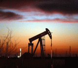 伊拉克的库尔德人举行独立公投，近期的迹象表明，伊拉克北部局势日趋紧张；库尔德人的武装力量并不逊色政府军，市场担心，公投后爆发武装冲突的可能性正在上升