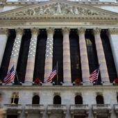 在特朗普政府为避免于1月19日关门而发愁之际，美财长要求国会在2月底提高政府债务上限，旨在为政府接下来实施经济刺激措施、基建计划做准备...