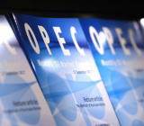 原油价格经历了有史以来最动荡的一周。5月美国原油期货周一收于每桶负37.63美元，当日遭遇史上最严重抛售。周二，全球指标布兰特原油期货受到重创，触及20年低点...