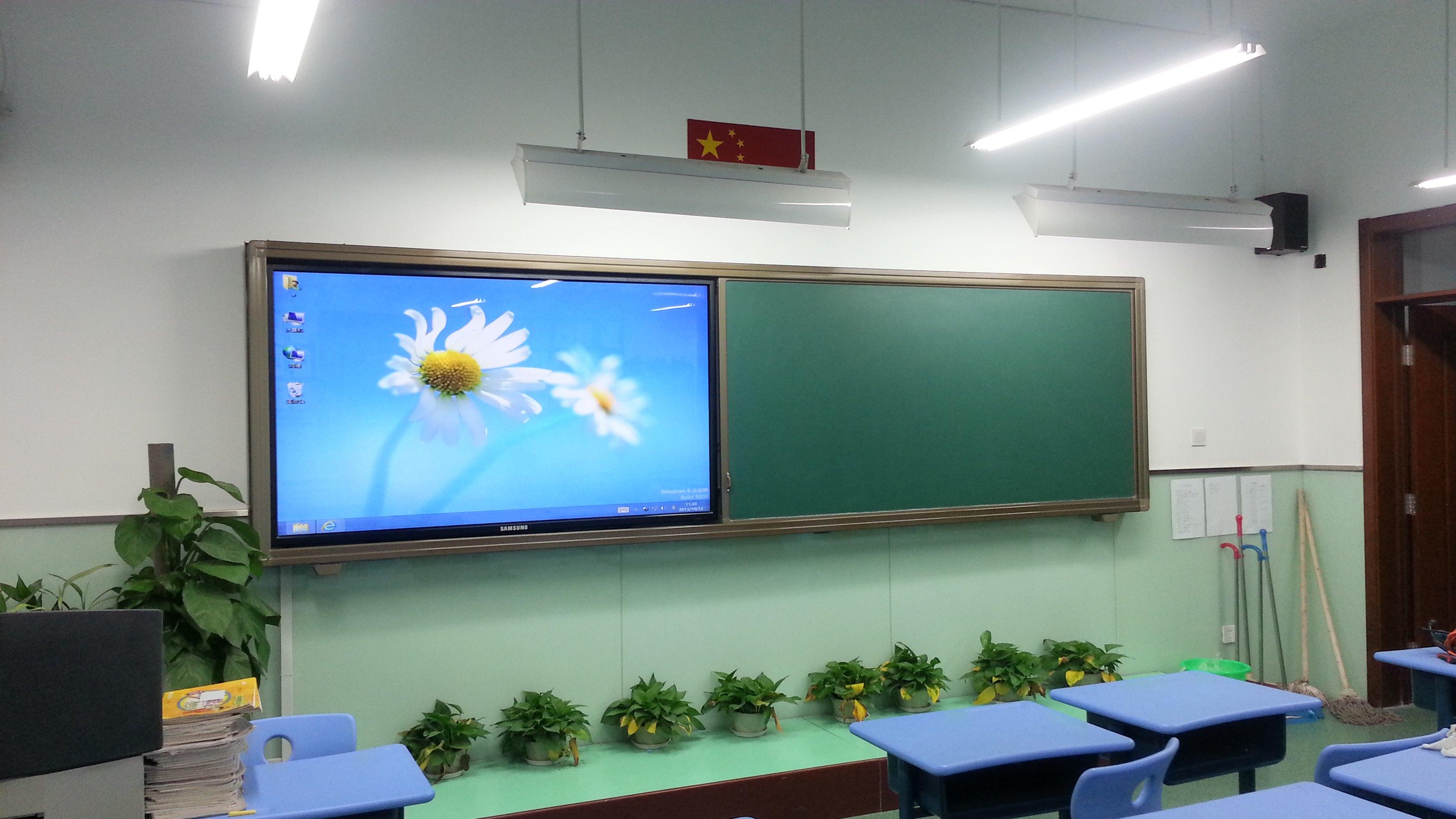 Push-and-pull blackboard Teaching board Composition Green board whiteboard beihuang Quantum Board Soft Wood Board Tianjin Jiufu Writing Board
