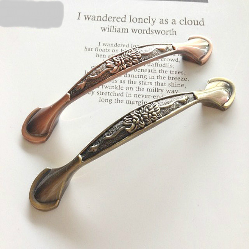 Popular zinc alloy European style antique cabinet door drawer handle home overall cabinet wardrobe decorative handle 6023 spot