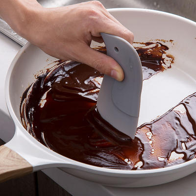 Penguin Household silicone scraper, soft kitchen, multi-functional baking scraper, oil pan, oil stain scraper, baking small tool