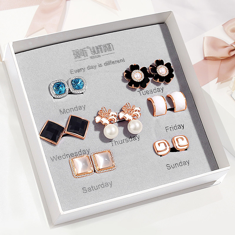One-week set ear clips without ear piercing women's high-end sense earrings 2022 new style for girlfriend's heart-warming birthday gift