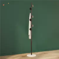 Обновить белую каменную тарелку черный круглый торт