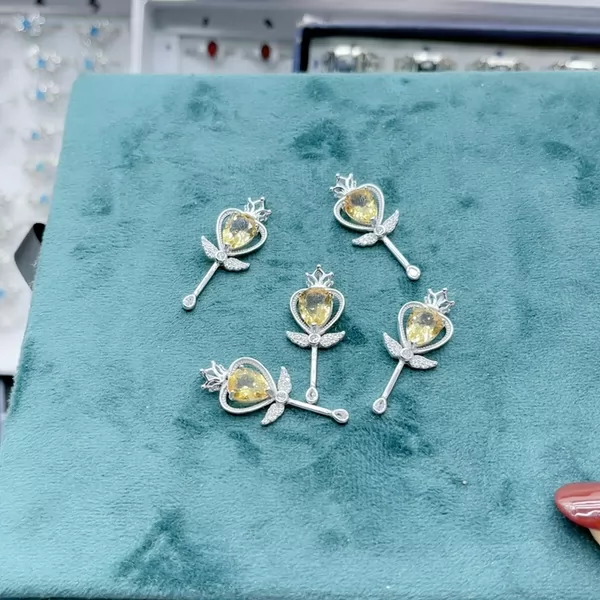 Товары от 卖水晶的小女巫