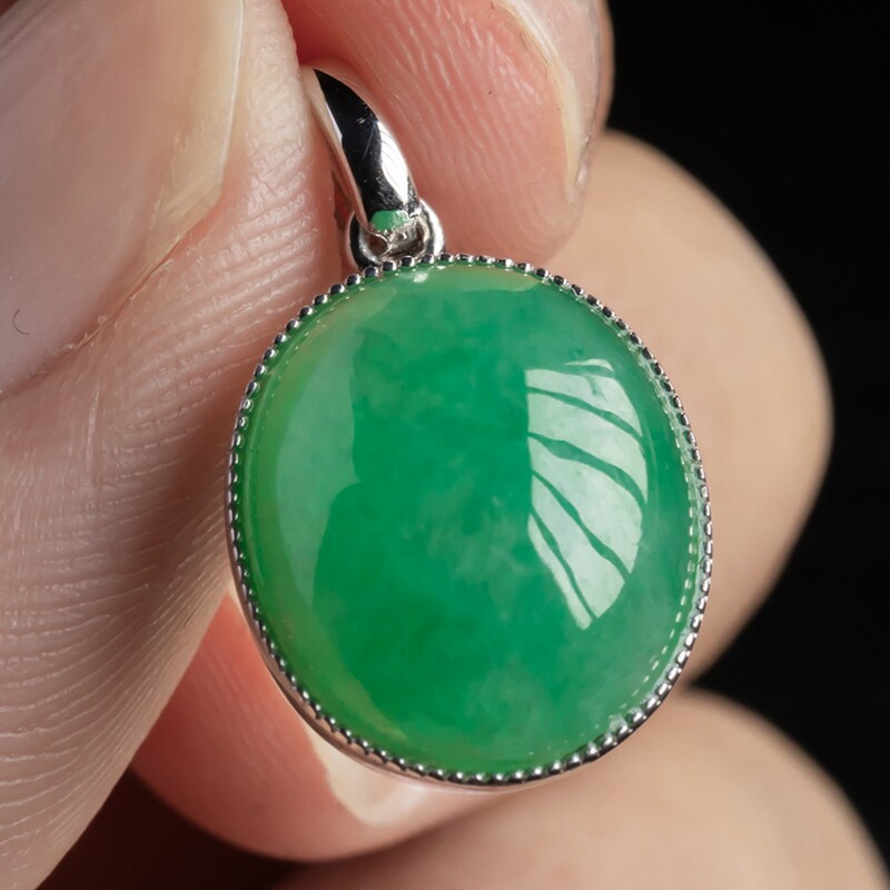 Natural Jadeite, Exquisite and Moisturizing, 18K Gold Inlaid with Full Green Cabochon Pendant