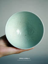 Blue and white glaze bowl with engraved peony pattern