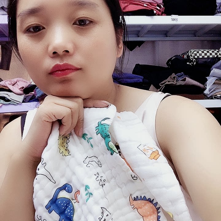 The gauze cotton cover is covered with a