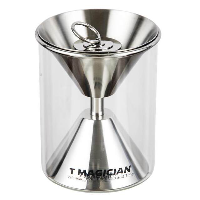 Creative and Stylish Windproof Ashtray with Lid for Home Use, Nordic Ins Style, Metal, Prevents Ash from Flying, Gift for Boyfriend, Popular Online