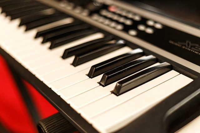 how to play the keyboard piano for beginners