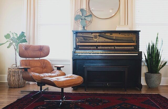 who played piano on charlie brown