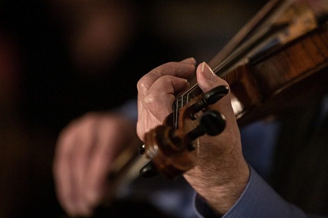 how many stradivarius violins exist