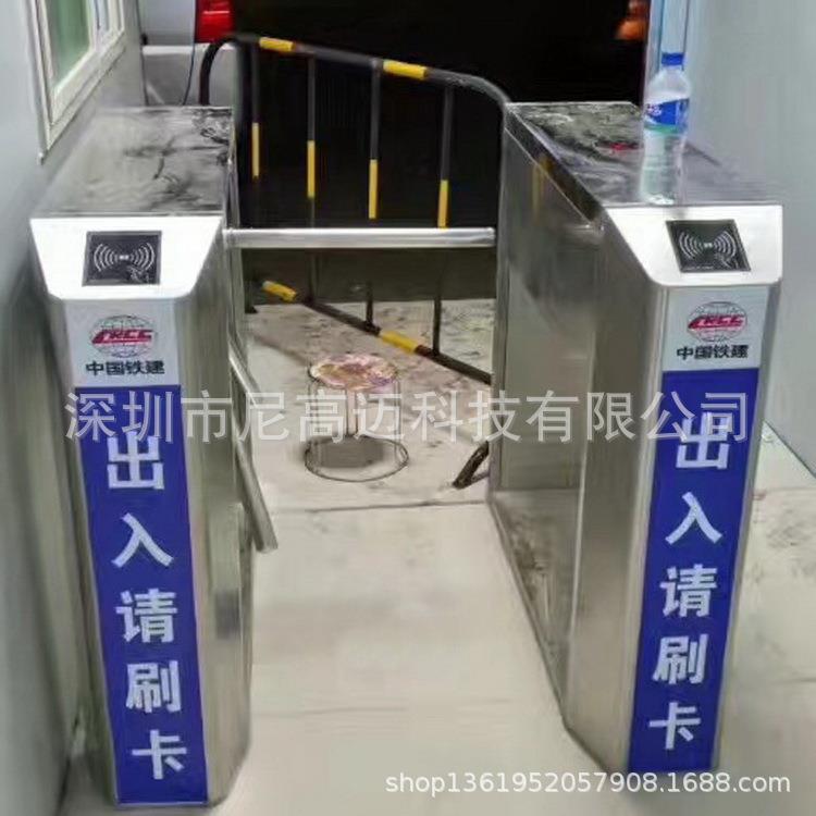 Construction site access card three-roller gate 304 stainless steel access control attendance channel turnstile two-way bridge type rolling gate