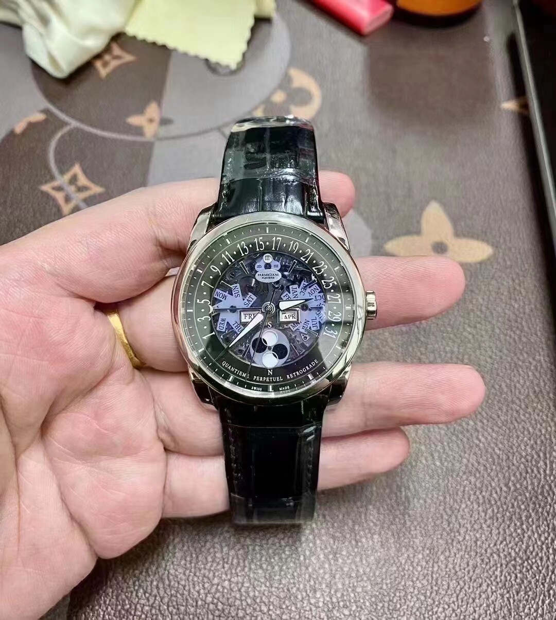 30%オフ、今すぐ購入！[9.8%新品] パルミジャーニ・フルリエ トンダシリーズ PFH227-1200300 メンズ腕時計、定価778,000人民元。