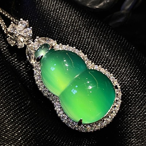 Leakage Gao Bing Fluorescent Chrysoprase Agate Yang Green Gourd Ice Pendant Necklace With Certificate