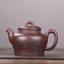 Photo of Mr. Chen a senior engineer from Wang Yinchun’s Yixing Institute of Technology holding an old purple clay Qingfeng Yixing teapot from his family collection