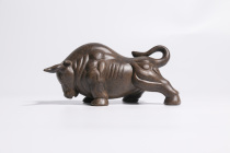 Bullfighting purple sand ornaments bronze clay Yixing purple sand sculpture ornaments tea pets