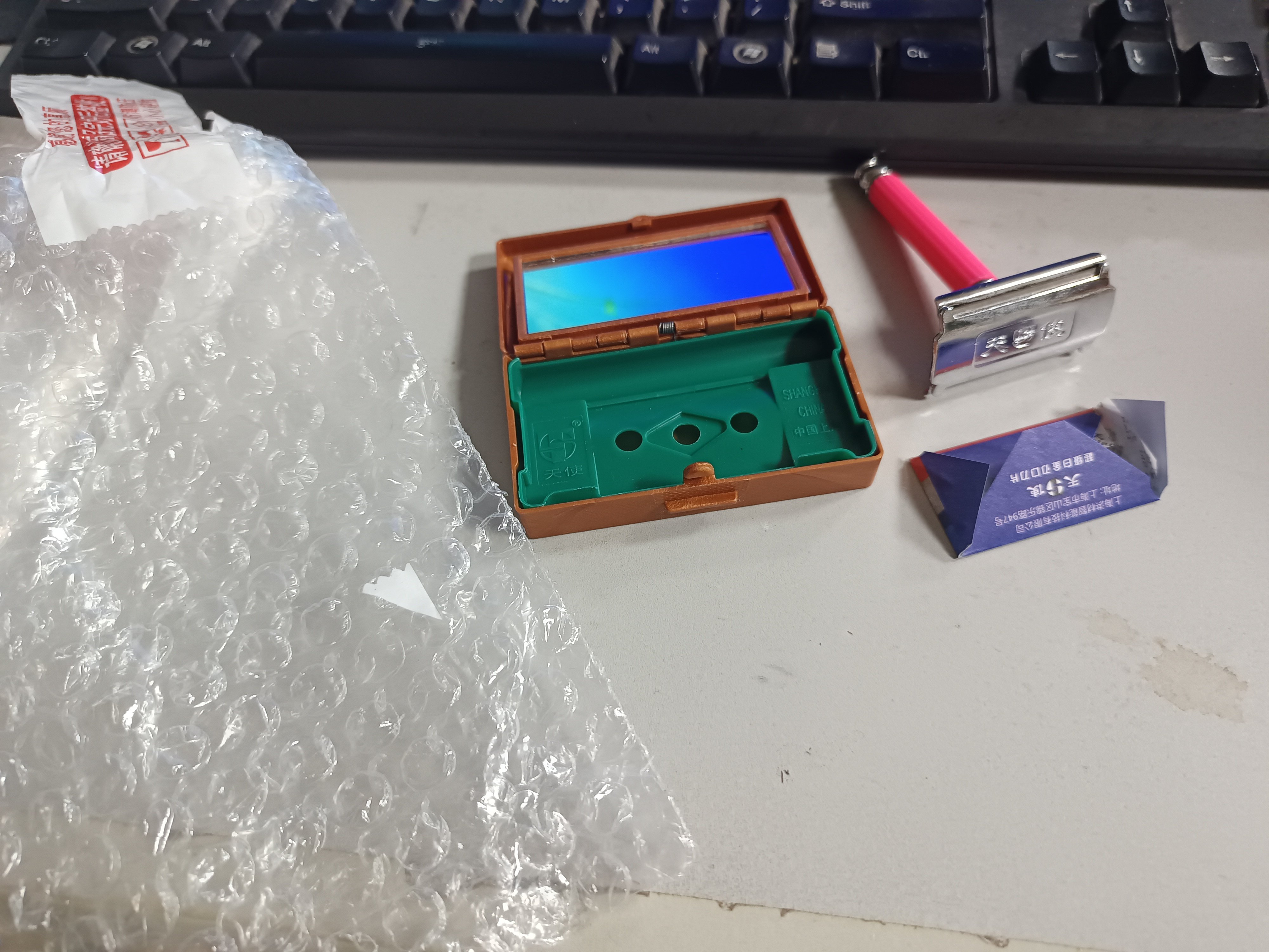 天使塑料盒装保安手动剃须刀双面刀片刮胡刀老式金属经典剃须刀架评价