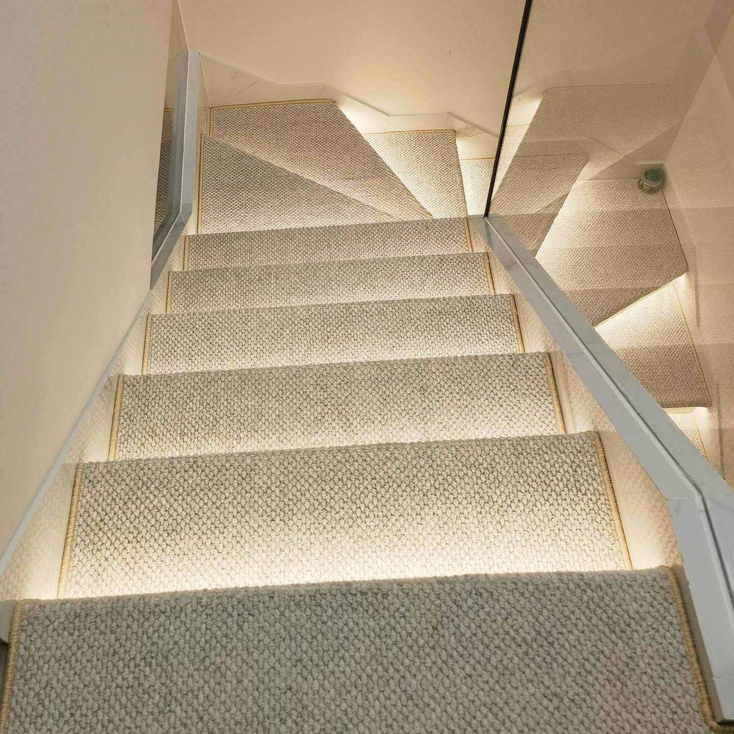 New Zealand wool stair step mat self-adhesive step soundproofing anti-slip villa duplex protective stair carpet customization