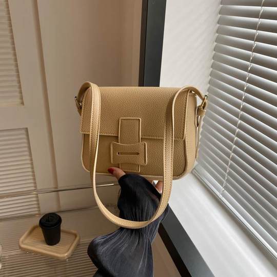 质感韩版时尚洋气秋季新款纯色简约个性单肩斜挎腋下小方女包