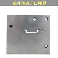 Форма, белые аксессуары