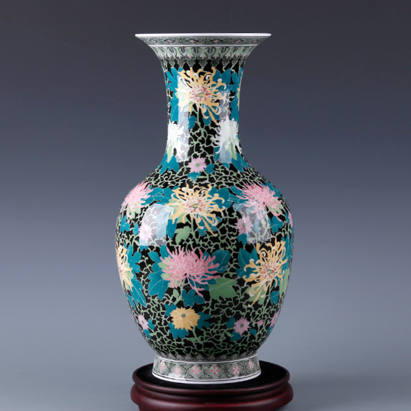 Rare Collectible Item from the 1980S: Old Porcelain Made by the Ceramic Research Institute, Hongjiang Clay Glaze Underglaze Hand-Painted Vase with Chrysanthemum Design Rare Collectible Item from the 1980S: Old Porcelain Made by the Ceramic Research Institute, Hongjiang Clay Glaze Underglaze Hand-Painted Vase with Chrysanthemum Design