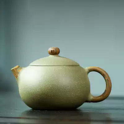 Yixing famous purple clay teapot helper Li hand-made bean green mud twisted mud Xishi teapot auction leak