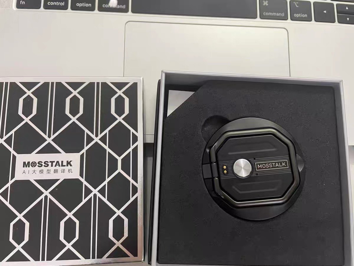 2025年新款MOSSTALK PRO智能AI翻译机143种语言视频翻译离线翻译