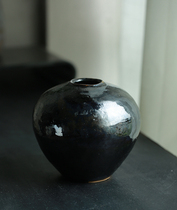 Japans rare and fine black glaze hand-twisted pot in Ming