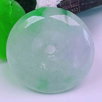 Burmese natural authentic jade genuine ice green full color high-end boutique flash-shot safe buckle jade pendant