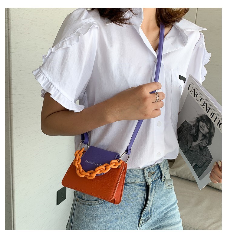 Small Solid Color Magnetic Buckle Crossbody Bag display picture 17