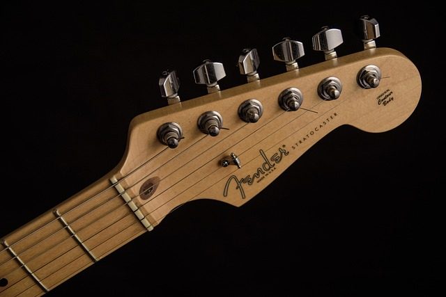 how many strings are on a guitar