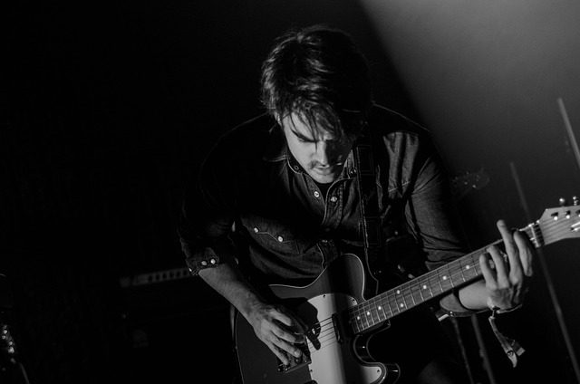 when was electric guitar invented