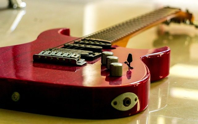 How to Hold a Guitar Pick Properly: Step-by-Step Guide