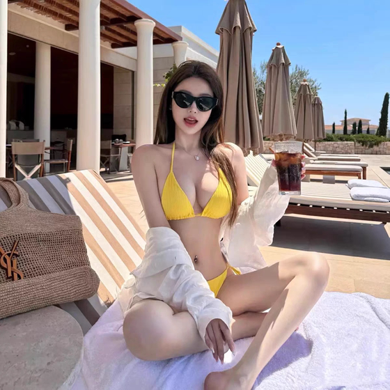 
Women's 2024 summer new sexy pit strip bikini small breasts gathered split beach vacation swimsuit