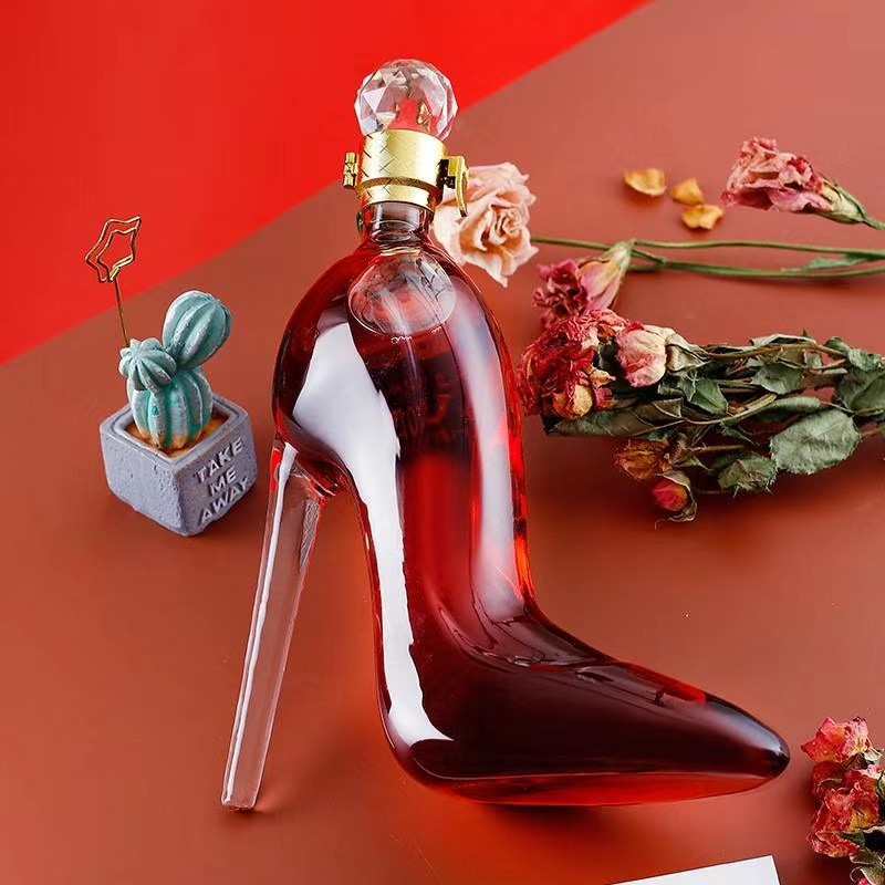 High-heeled shoe shape decanter, craft glass bottle seal, creative wine bottle, wine bottle hollow wine set 750ml