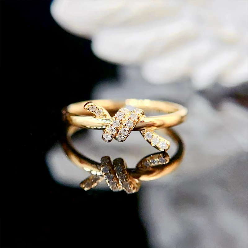 The Total Diamond Weight Is Approximately 0.09Ct, with a Knotted Design in Rose Gold, European and American Style, Personalized Design, Versatile for Everyday Wear, 18K Ring