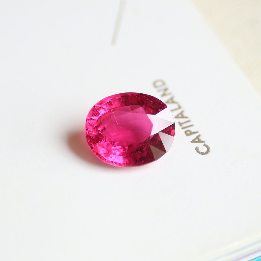 6 8 crore crores bright red with bright red stones, bright colors and colorful supershines.