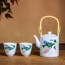 The old porcelain tea set of Guan Kiln No. 3 was made in the 1960s. Hongjiang ball clay hand-painted bamboo handle teapot and tea cup collection porcelain