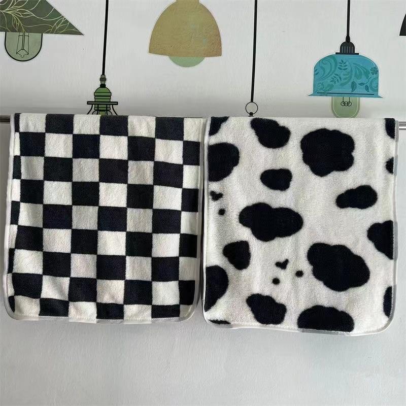 Checkered Cute Towels for Couples, a Pair of Ins-Style Face Towels for Home Use, Absorbent and Quick-Drying Coral Fleece, Better Than Pure Cotton