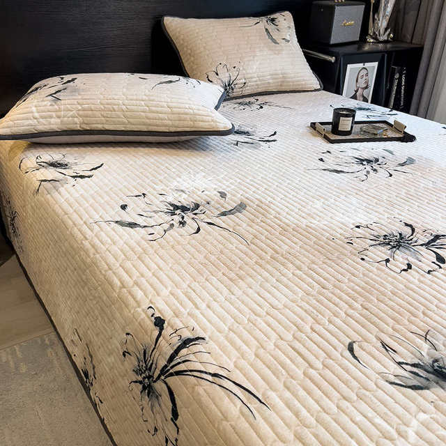 Milk velvet cotton bed cover single piece winter tatami plus velvet sheet dormitory anti-slip kang cover three-piece set 24 new models