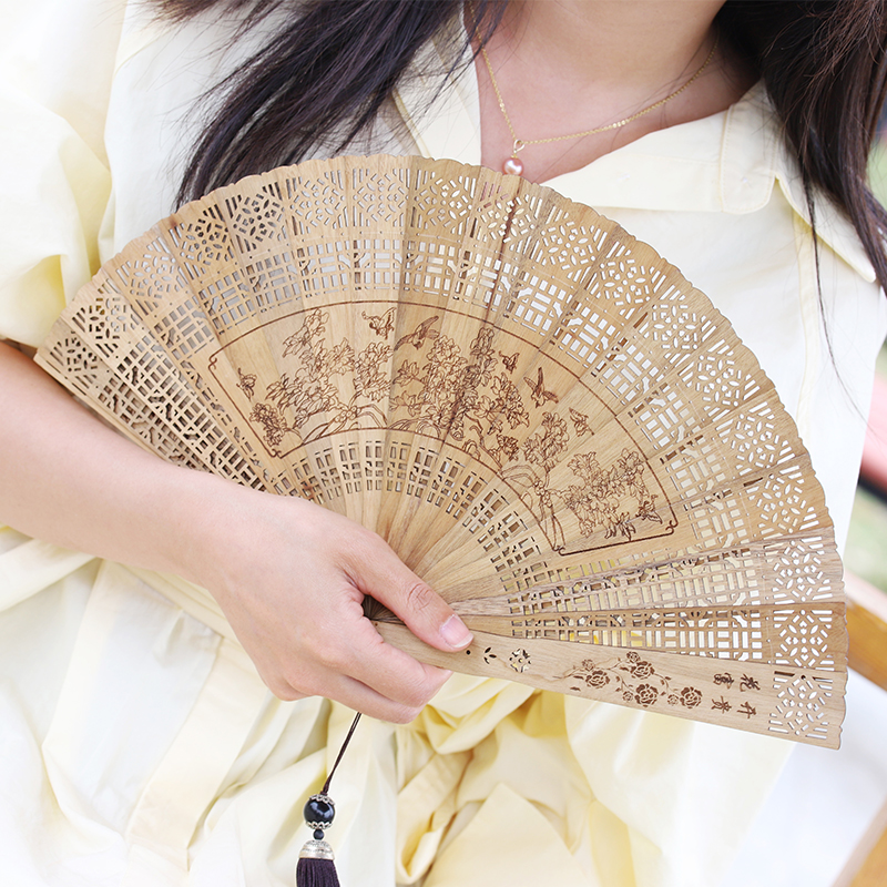 Gold silk nan wood fan hollow carving flower blossom rich and expensive gift collection is suitable