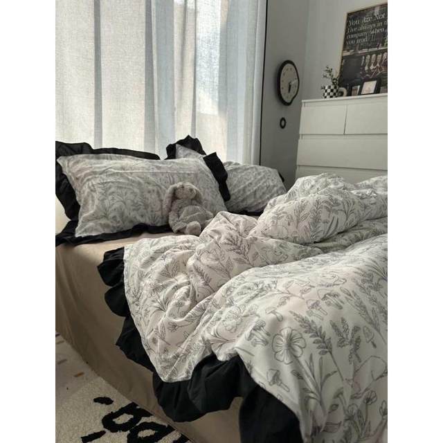 Simple black and white Hepburn style sketch rabbit lace washing cotton four-piece set bed sheet student dormitory three-piece set bed cover