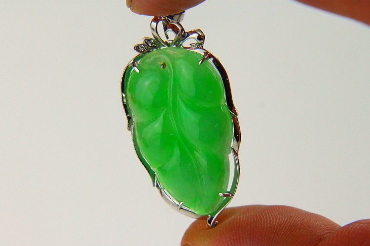 Emerald leaf pendant Myanmar Emerald Jade Handle Hanging Emerald Branch Hanging Accessories