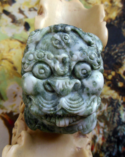 Natural Upper Products High Oily Unique Mountain Jade (Nanyang Emerald) Round Carved tiger head belt buckle to fasten the play piece