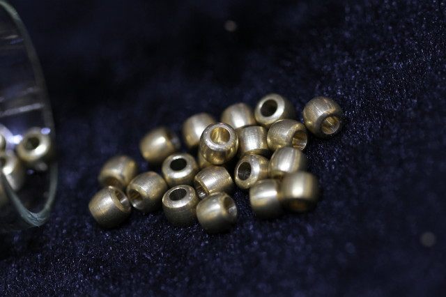 620 pure copper Tibetan Buddhist beads accessories small barrel beads, the opposite hole is 0.4cm, the diameter is 0.5cm